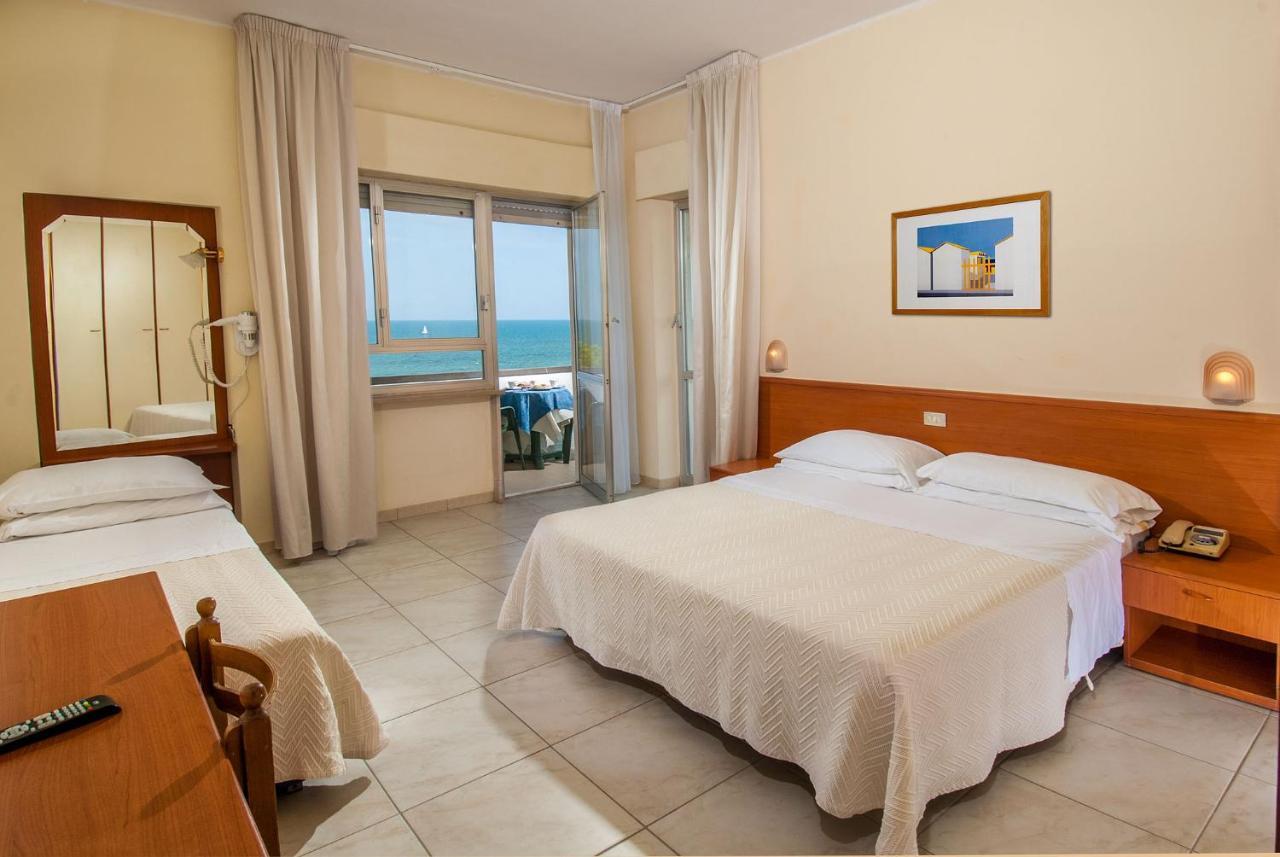 Hotel Smeraldo Giulianova Exterior photo