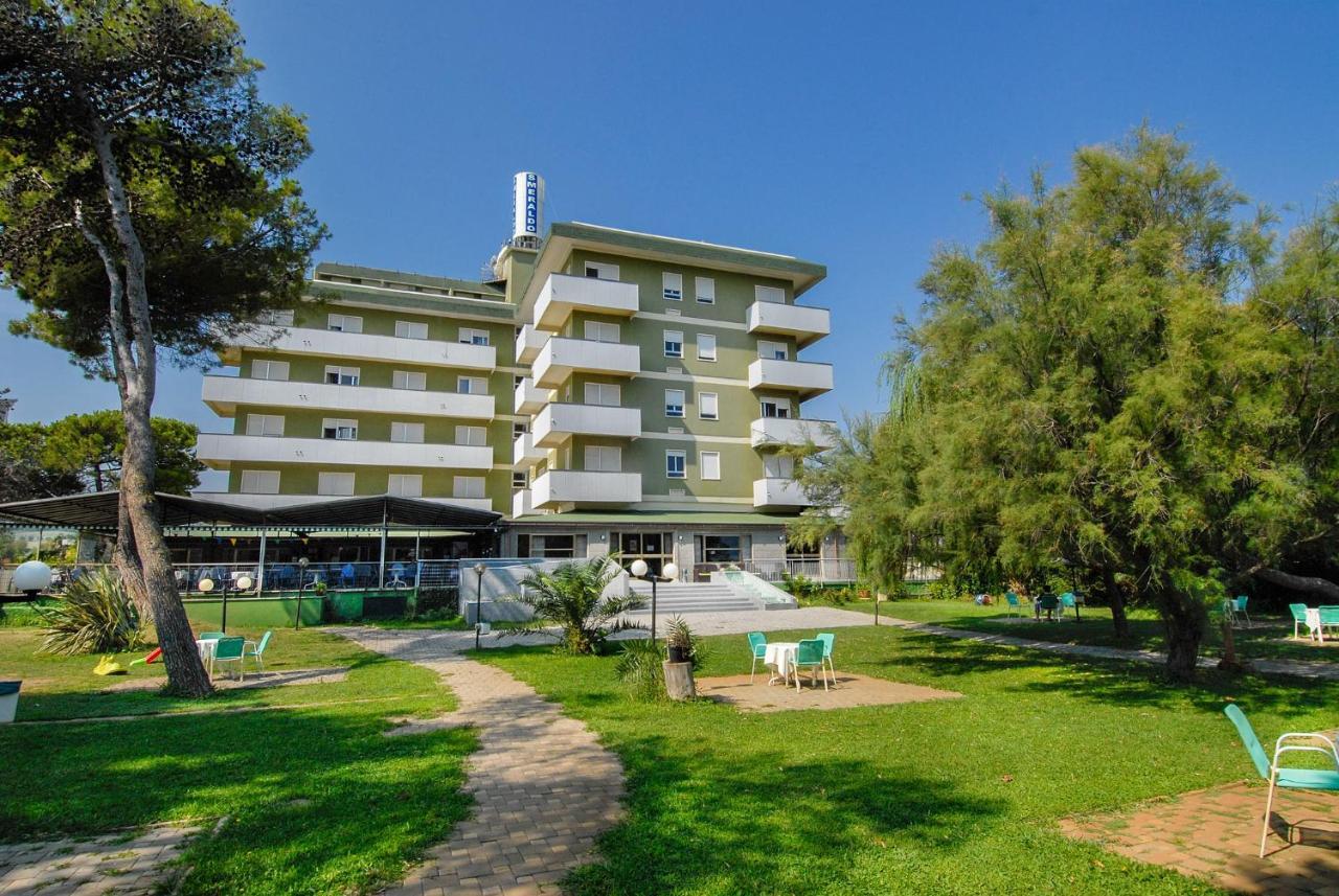 Hotel Smeraldo Giulianova Exterior photo