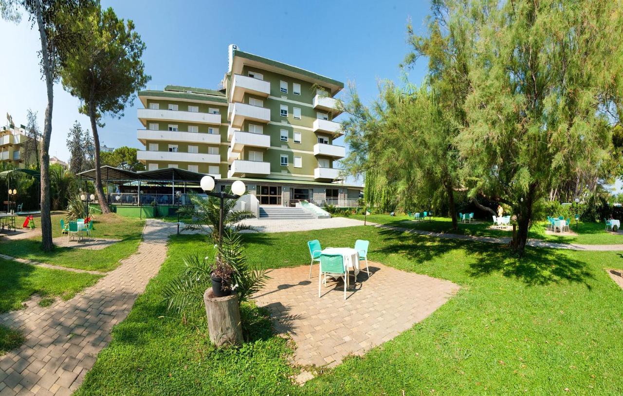 Hotel Smeraldo Giulianova Exterior photo