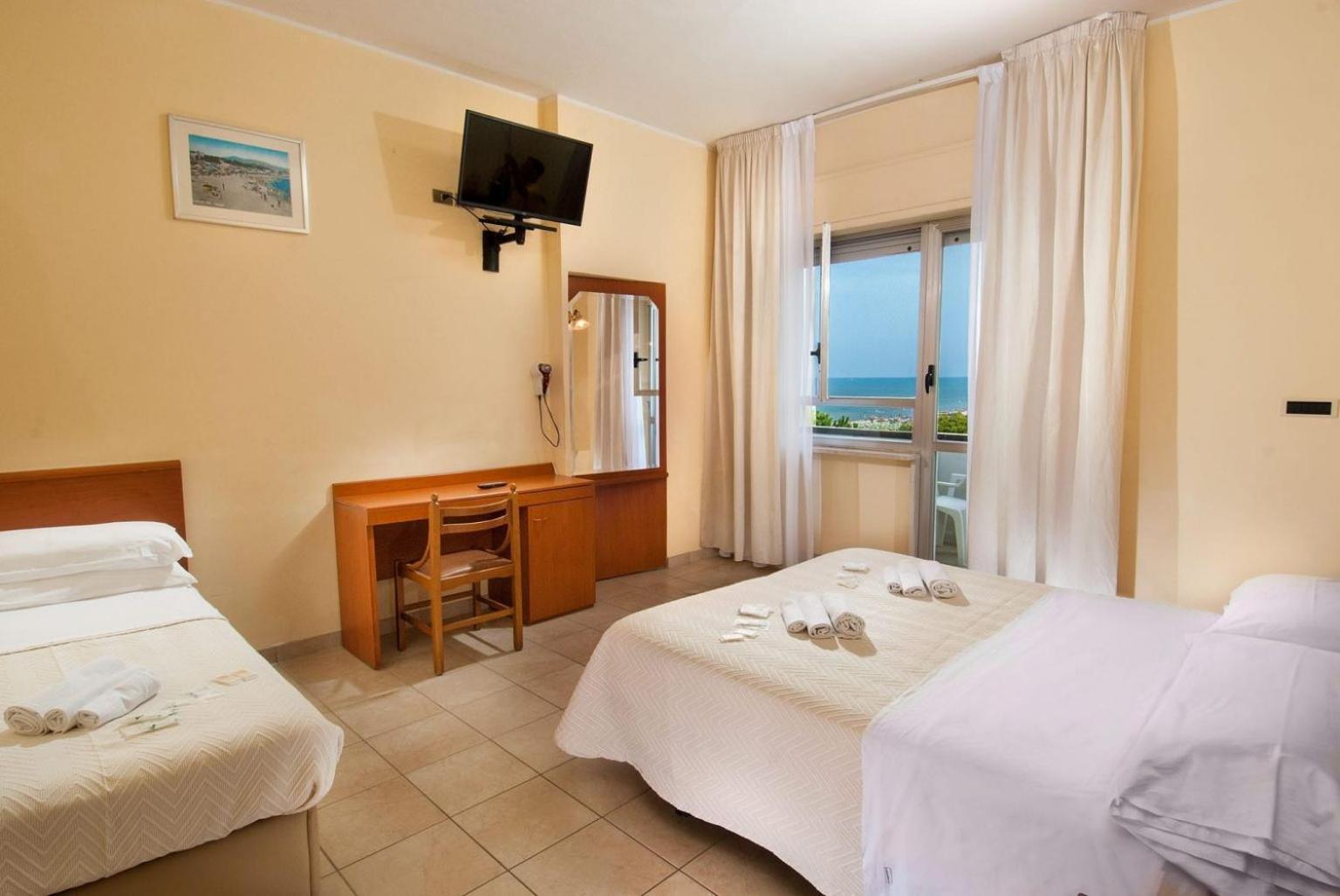 Hotel Smeraldo Giulianova Exterior photo