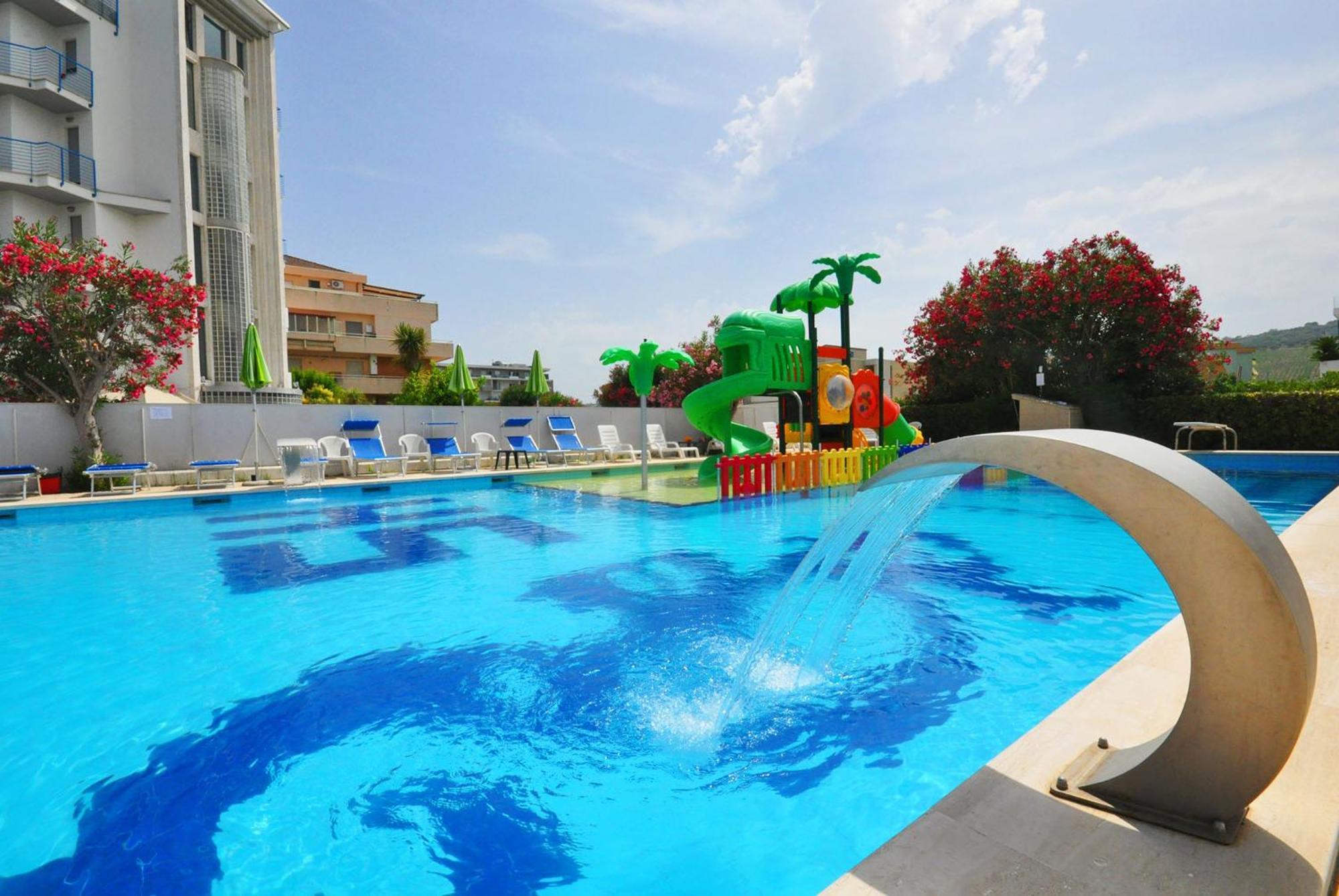 Hotel Smeraldo Giulianova Exterior photo