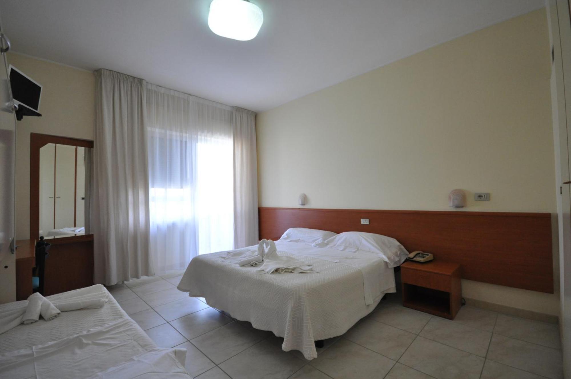 Hotel Smeraldo Giulianova Exterior photo